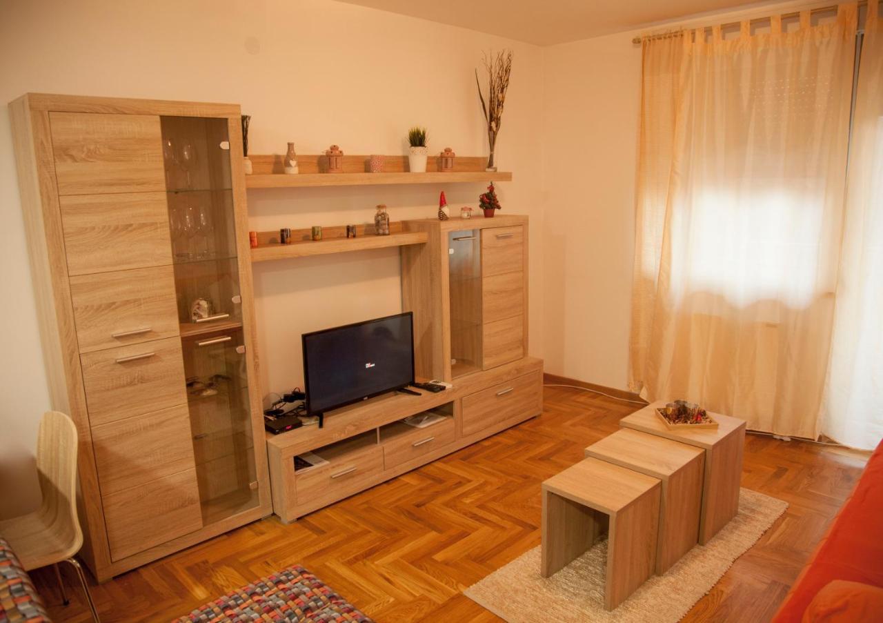 Apartment Vas Raj Novi Sad Buitenkant foto