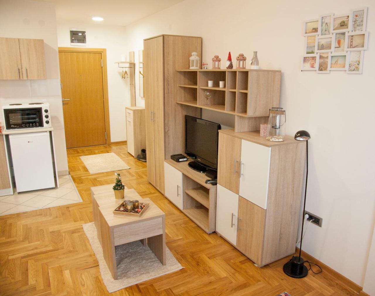 Apartment Vas Raj Novi Sad Buitenkant foto